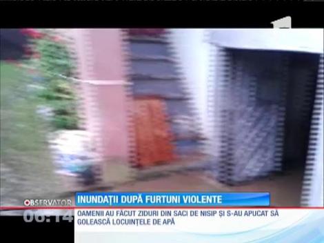 O ploaie torenţială a făcut ravagii în judeţele Caraş-Severin şi Arad