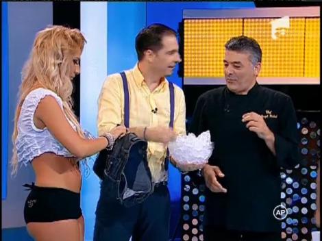 O blondă își dă pantalonii jos în fața lui Horia Varlan și Joseph Hadad!