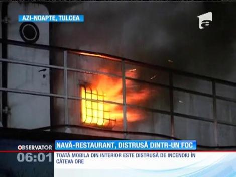 O navă-restaurant de pe şantier naval privat din Tulcea s-a făcut scrum