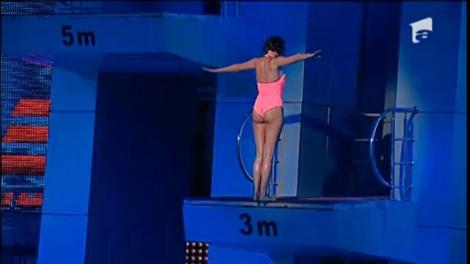 De ce îti e frică, nu scapi! Silvia Pop, singura concurentă care a... sărutat apa