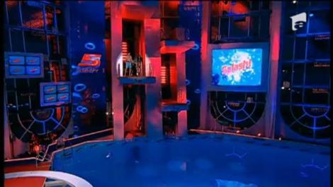 Crudu, ambiție nemărginită! Tată și fiică, săritură &icirc;n sincron de la cinci metri