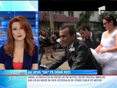 Doi miri s-au căsătorit pe motocicletă