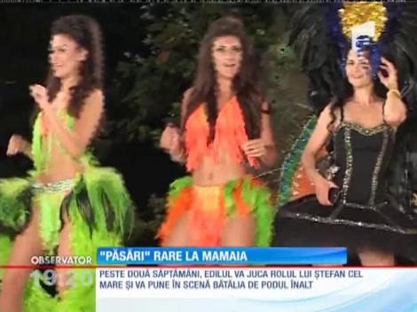 Defilare a carelor alegorice ale cluburilor din Mamaia