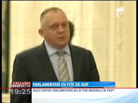 Parlamentarii și-au comandat insigne de aur