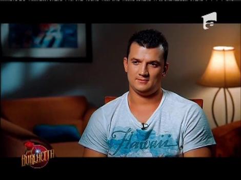 Întâlnire FIERBINTE! Andreea Mantea, înconjurată de cei mai sexy burlaci, pe o plajă din Los Angeles