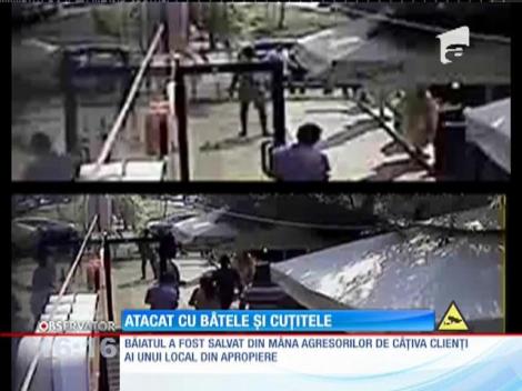 IMAGINI ŞOCANTE! Lovit cu bâtele şi tăiat, chiar în faţa iubitei sale