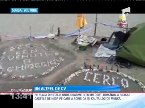Un şomer român din Italia cere loc de muncă printr-un anunţ scris în nisip
