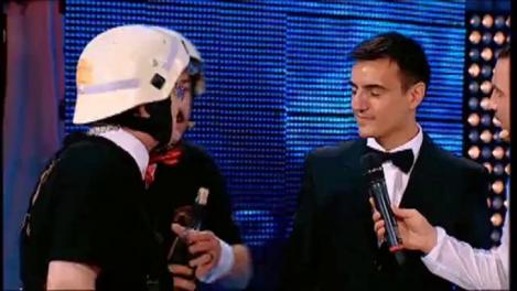 Țociu și Palade au furat o mireasă și au adus-o la "Splash!" cu tot cu lăutari. Mirele s-a aruncat în apă pentru a-și recupera aleasa