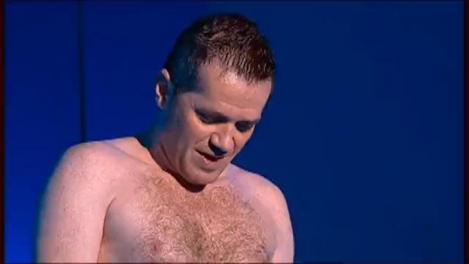 S-a închinat și a sărit: Fără să știe să înoate, Cătălin "Rechinul" Oprișan a făcut senzație la "Splash"