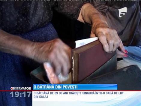 O bătrână trăieşte într-o casă de lut, veche de 200 de ani