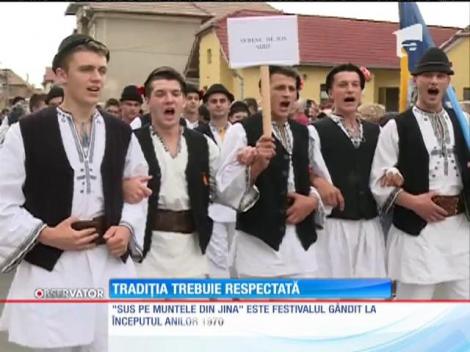 Festivalul folcloric "Sus pe muntele din Jina" a strâns sute de spectatori