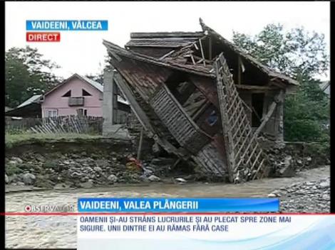 Oamenii din Oltenia, neputincioşi în faţa puhoaielor