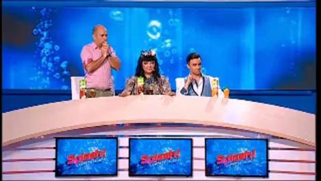 Fetelor, e Soare la apă și face spectacol! Săritură cu răsurcire în aer: WOW!!!