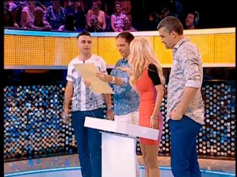 Cornel Ilie le-a cerut scuze în versuri pițipoancelor din România