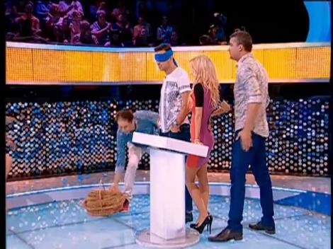 Cornel Ilie, legat la ochi: Uite cum l-au provocat blondele lui Dan Negru!