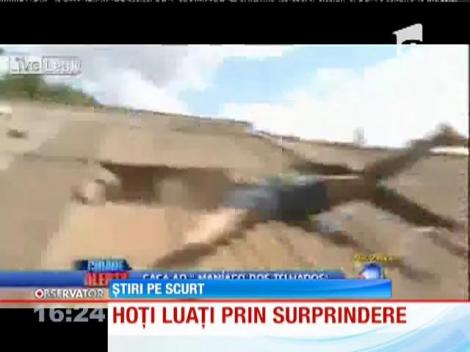 Doi hoţi au cazut prin acoperişul casei pe care încercau să o jefuiască