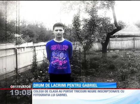 A murit în apă, lângă salvamari, iar acum a fost coborât în pământ sub ochii colegilor
