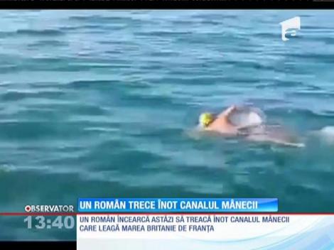Un român trece înot Canalul Mânecii