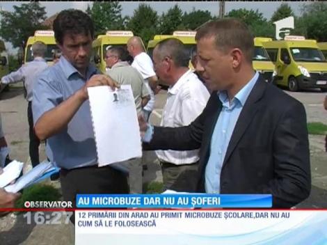12 primării din judeţul Arad au primit microbuze școlare, dar nu au cum să le folosească
