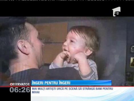 Mihai, un copil de un an şi cinci luni, nu vede şi nu poate merge