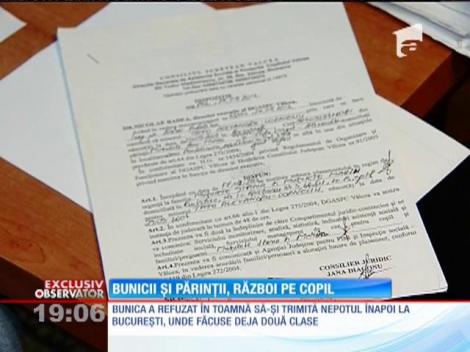 O mamă luptă cu proprii părinţi să-şi recâştige copilul
