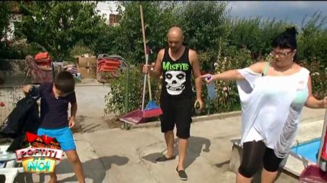 Ca la armată! Ozana, Mihai, Alina şi Cosmin au făcut curăţenie la piscină