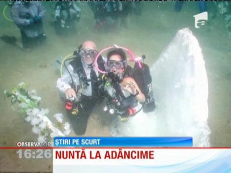 Nuntă sub apă: Doi tineri s-au căsătorit în apele Oceanului Atlantic