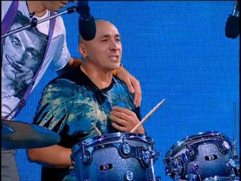 Blondele l-au provocat pe Marcel Pavel! După 24 de ani, artistul a cântat din nou la tobe!