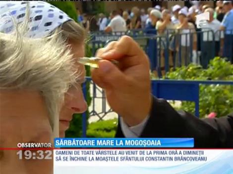 Peste 3000 de credincioşi au venit în pelerinaj la moaştele Sfântului Constantin Brâncoveanu