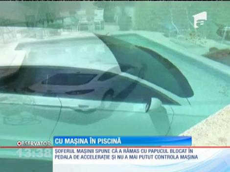Cu papucul blocat în acceleraţie, a ajuns cu maşina în piscină