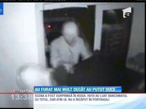 O bandă de hoţi ruşi fură un bancomat