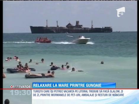 Litoralul este plin gunoaie