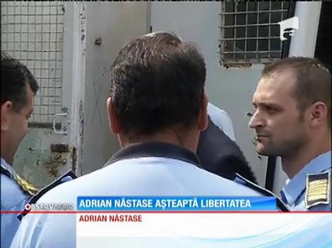 Adrian Năstase aşteaptă să fie eliberat condiţionat