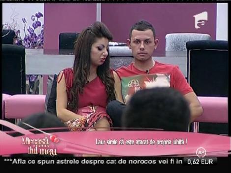 Laur simte că este atacat de propria iubită!