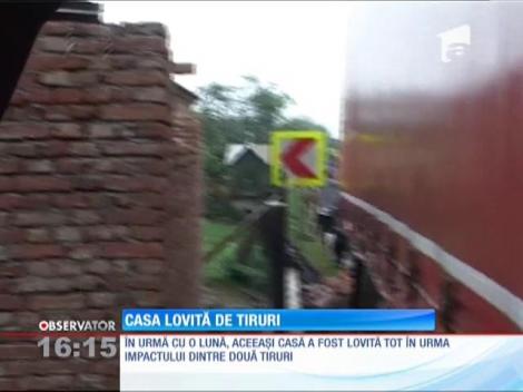 Gospodărie distrusă de 3 TIR-uri, în mai puțin de două luni