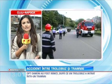 Accident între troleibuz şi tramvai