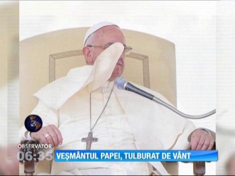 Veșmântul Papei, tulburat de vânt