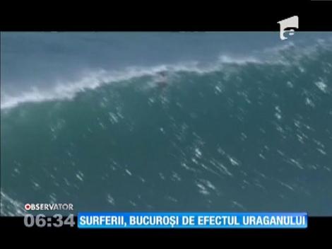 Surferii, bucuroși de efectul uraganului din California