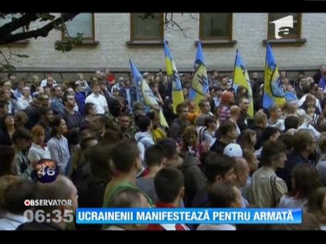 Ucrainenii manifestează pentru armată