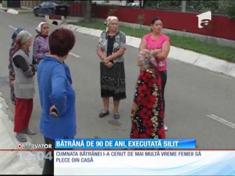 Bătrână de 90 de ani, executată silit