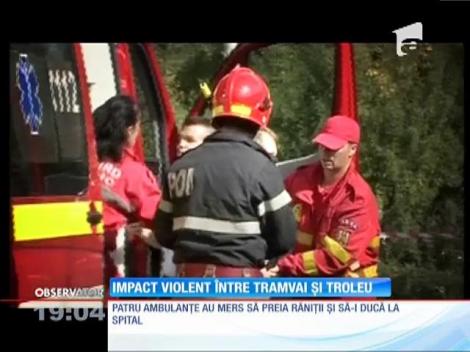 UPDATE / Accident între troleibuz şi tramvai