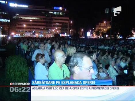 Peste 10 mii de oameni şi-au petrecut seara cu muzică elegantă, în faţa Operei Naţionale