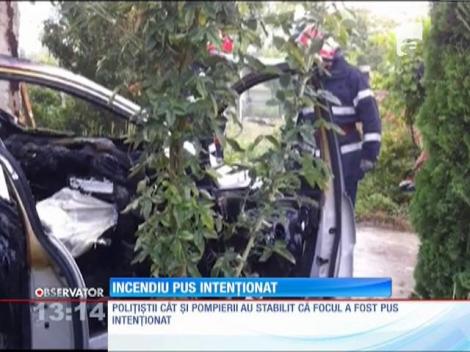 Maşina unui fost şef din Ministerului de Interne, incediată intenţionat