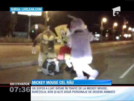 Mickey Mouse bate şoferii din trafic!