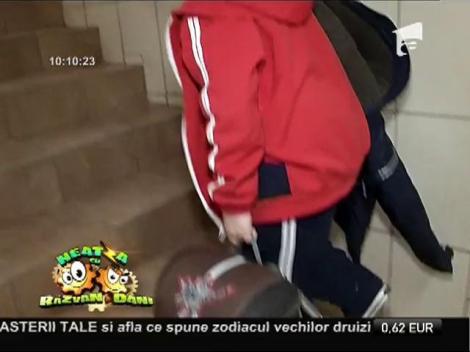 Bună dimineaţă, sănătate! Poziţia corectă a copilului în bancă