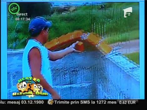 Smiley News: Cum îşi pune "Dorel" casca de protecţie pe cap