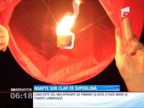Spectacol pe cer! Super Luna şi-a făcut apariţia pe bolta cerească