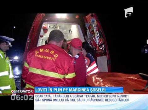 Spulberaţi de o maşină la marginea șoselei