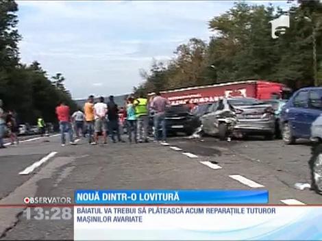 Un elev de liceu a lovit opt maşini, în timp ce se îndrepta spre festivitate