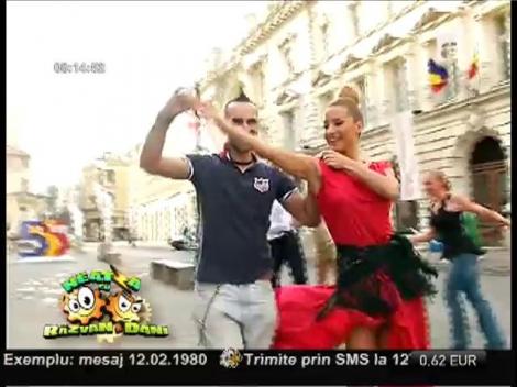 Vecina Flavia a dansat salsa în Centrul Vechi!